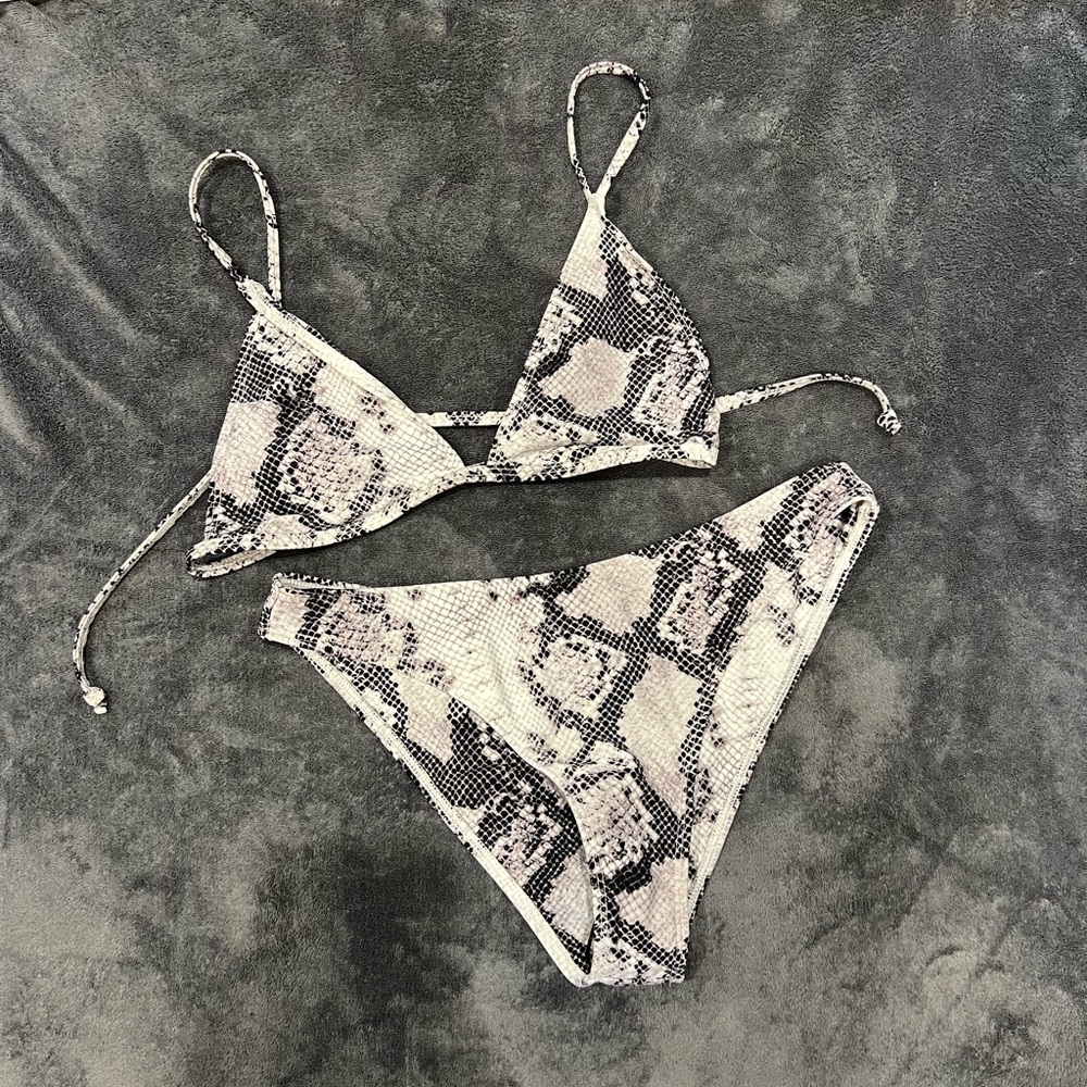 Koana swim set, both size large. Brand new!